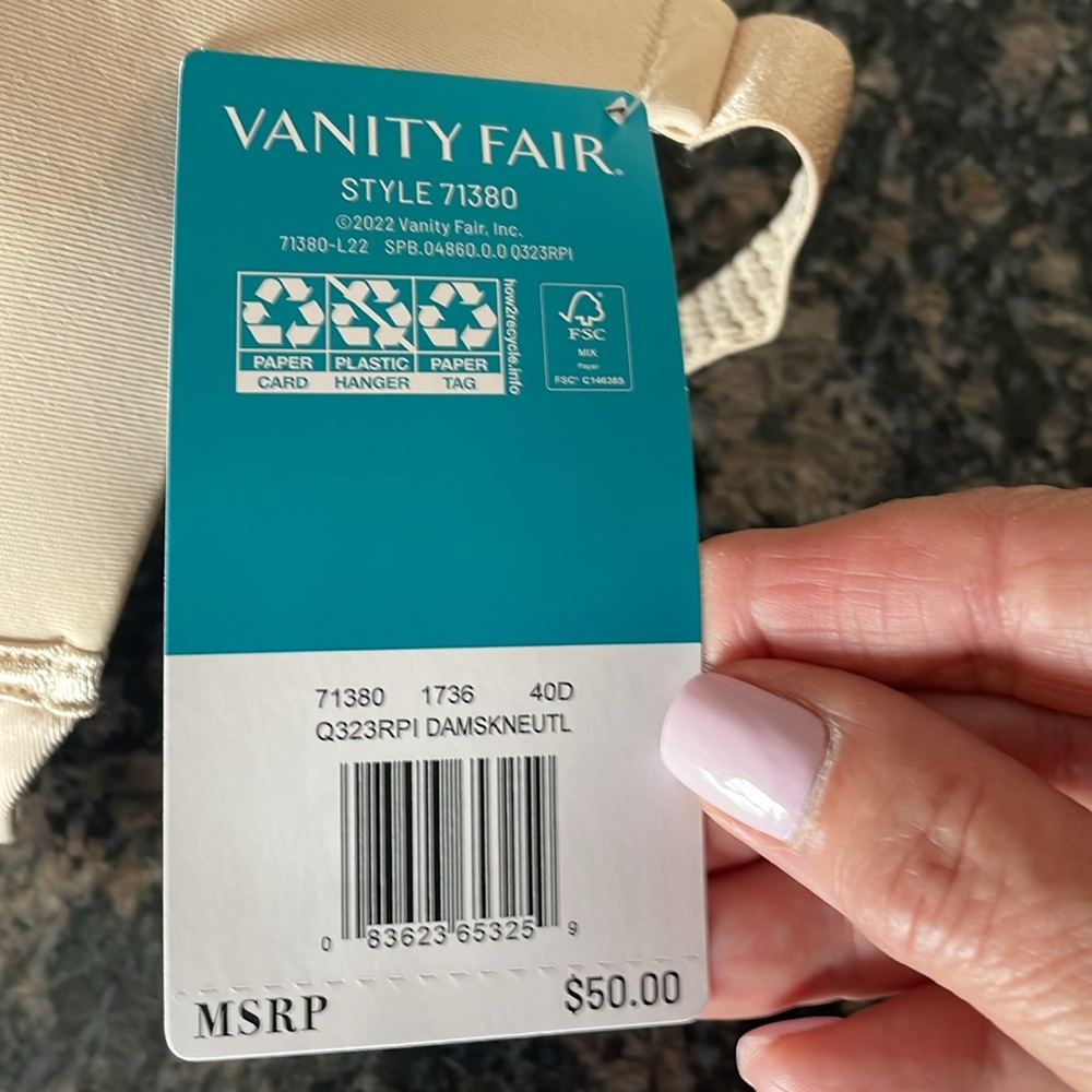 NWT Vanity Fair Cream Bras with Underwire Support and Adjustable Straps - Picture 6 of 9